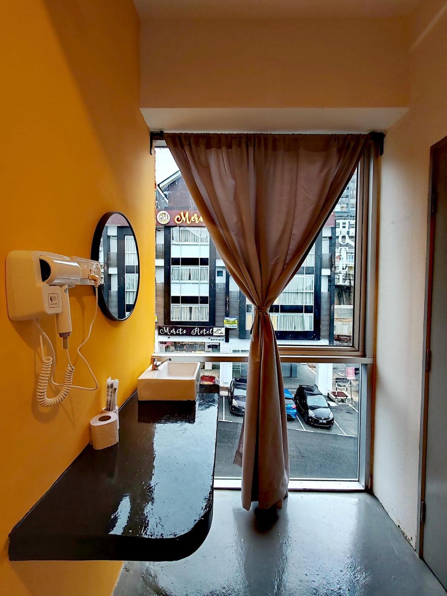 The Cocoon Capsule Hotel Cameron Highlands Exterior photo